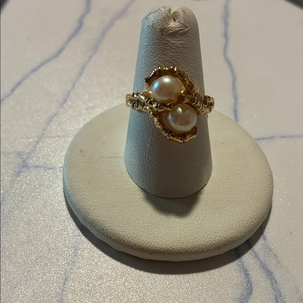 Elegant Gold Pearl Ring